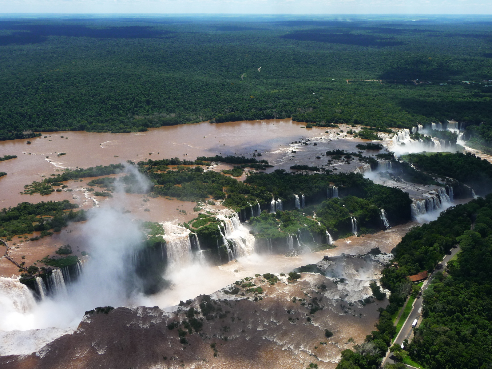 275 divokých kaskád Vodopády Iguazú