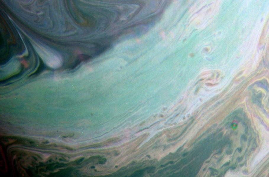 Bouřková mračna nad Saturnem