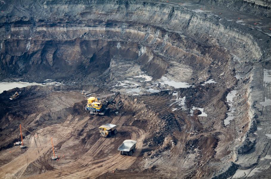Povrchový důl v kanadské Albertě