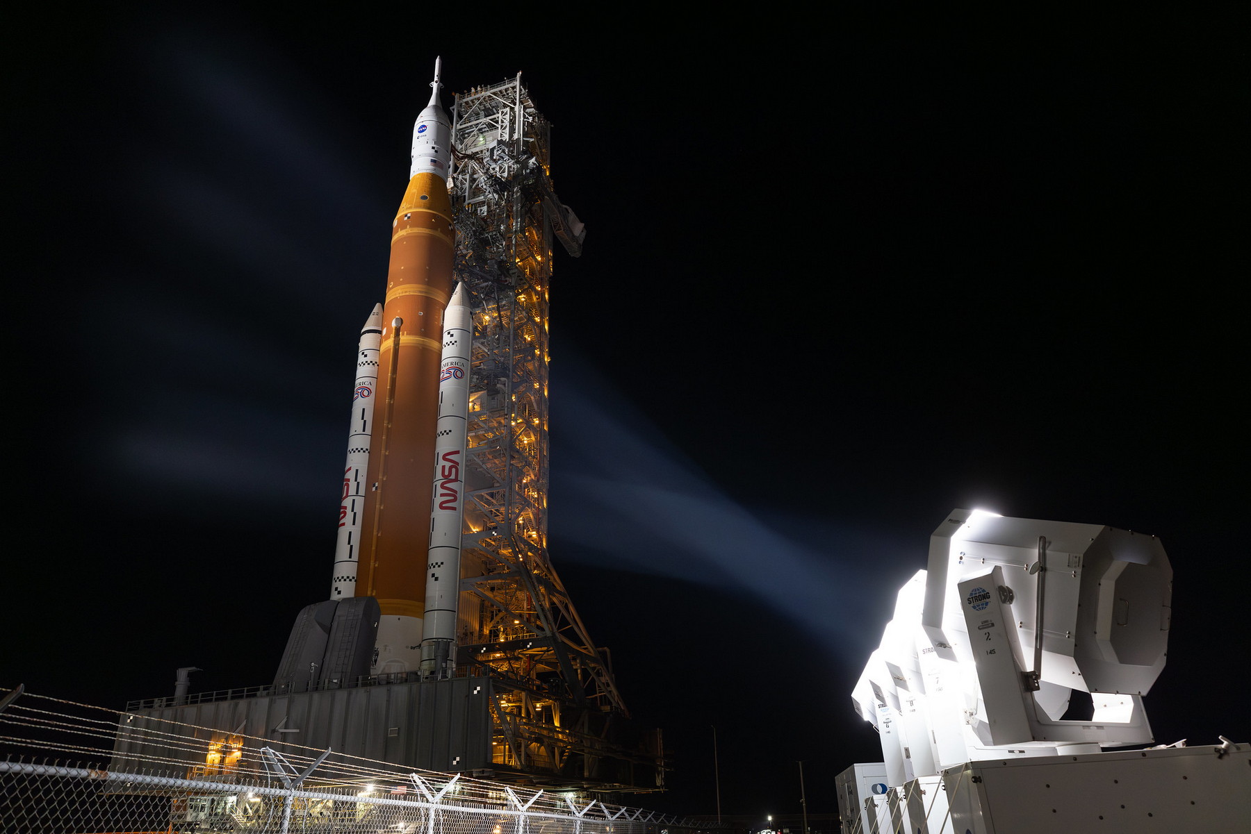 Kosmické starty řídí neviditelné zákonitosti pohybu ve Sluneční soustavě. Jak se určuje ideální startovací okno?