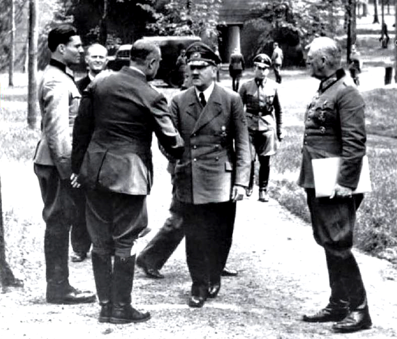 Operace Valkýra: Proč selhal atentát na Hitlera a jak skončil jeho hlavní strůjce hrabě von Stauffenberg