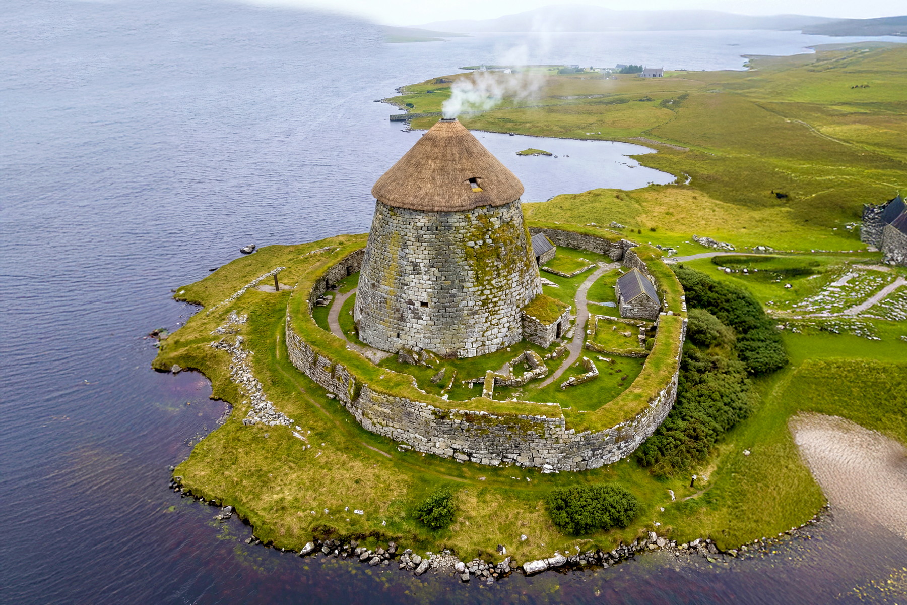 Za tajemstvím života a moci dávných klanů: Ve Skotsku znovu rostou brochy – tradiční kamenné věže z doby železné