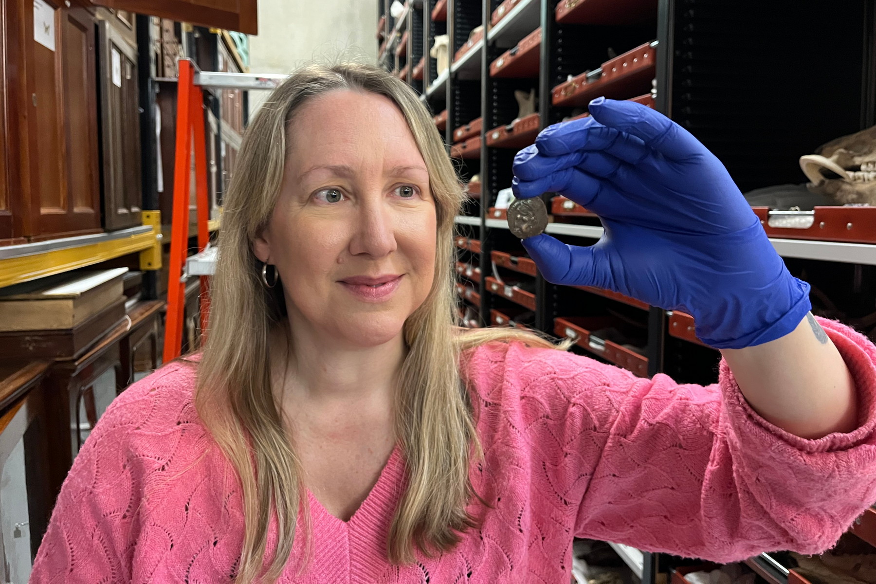 Více než 2 000 let stará mince z kartaginské éry se objevila v anglickém Leedsu. Někdo s ní zaplatil jízdné v autobusu