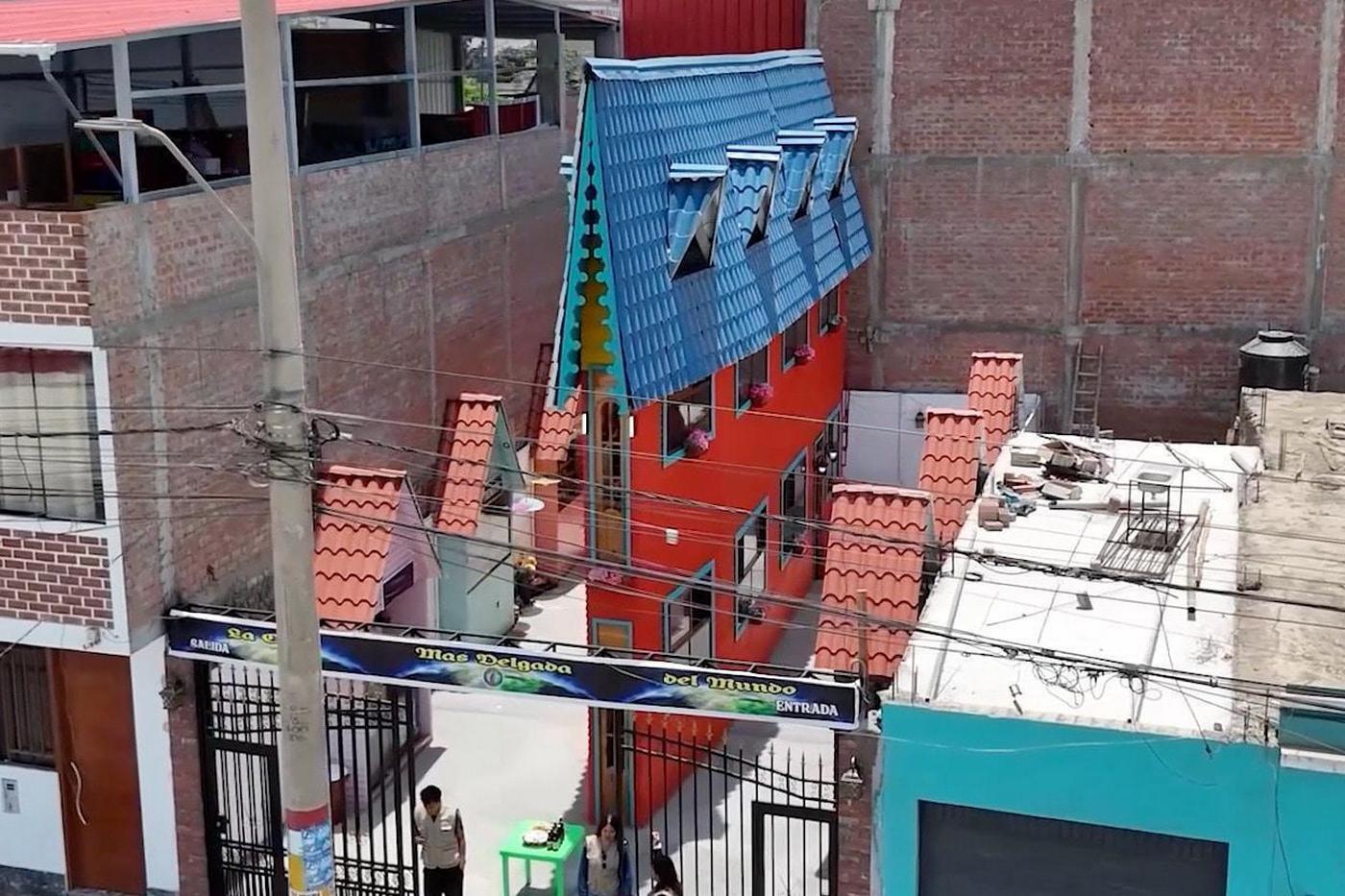 Nejužší dům světa má jen 63 centimetrů na šířku. Přesto je v něm kuchyně, koupelna, pracovna i ložnice