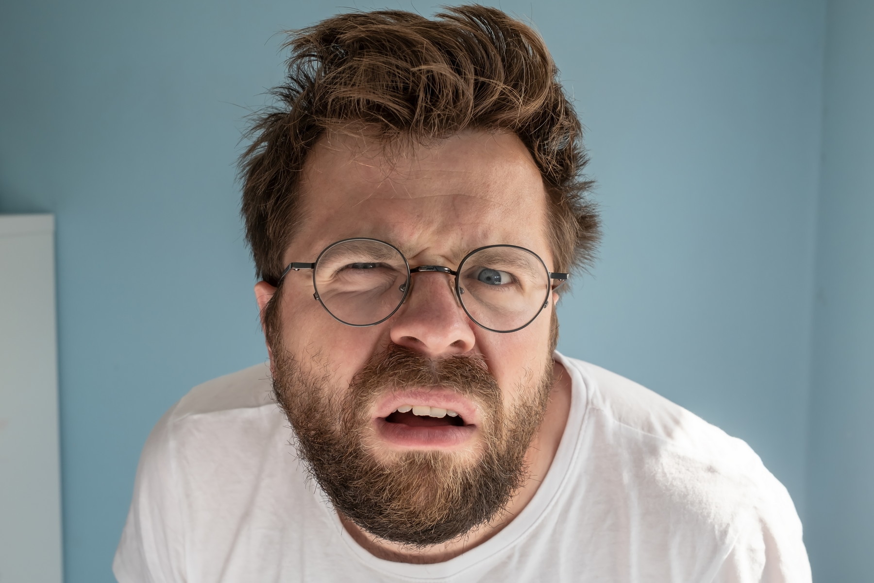 Můžete být opilí, aniž byste pili. Vzácný syndrom totiž dokáže proměnit obyčejné jídlo v alkohol přímo ve vašem těle