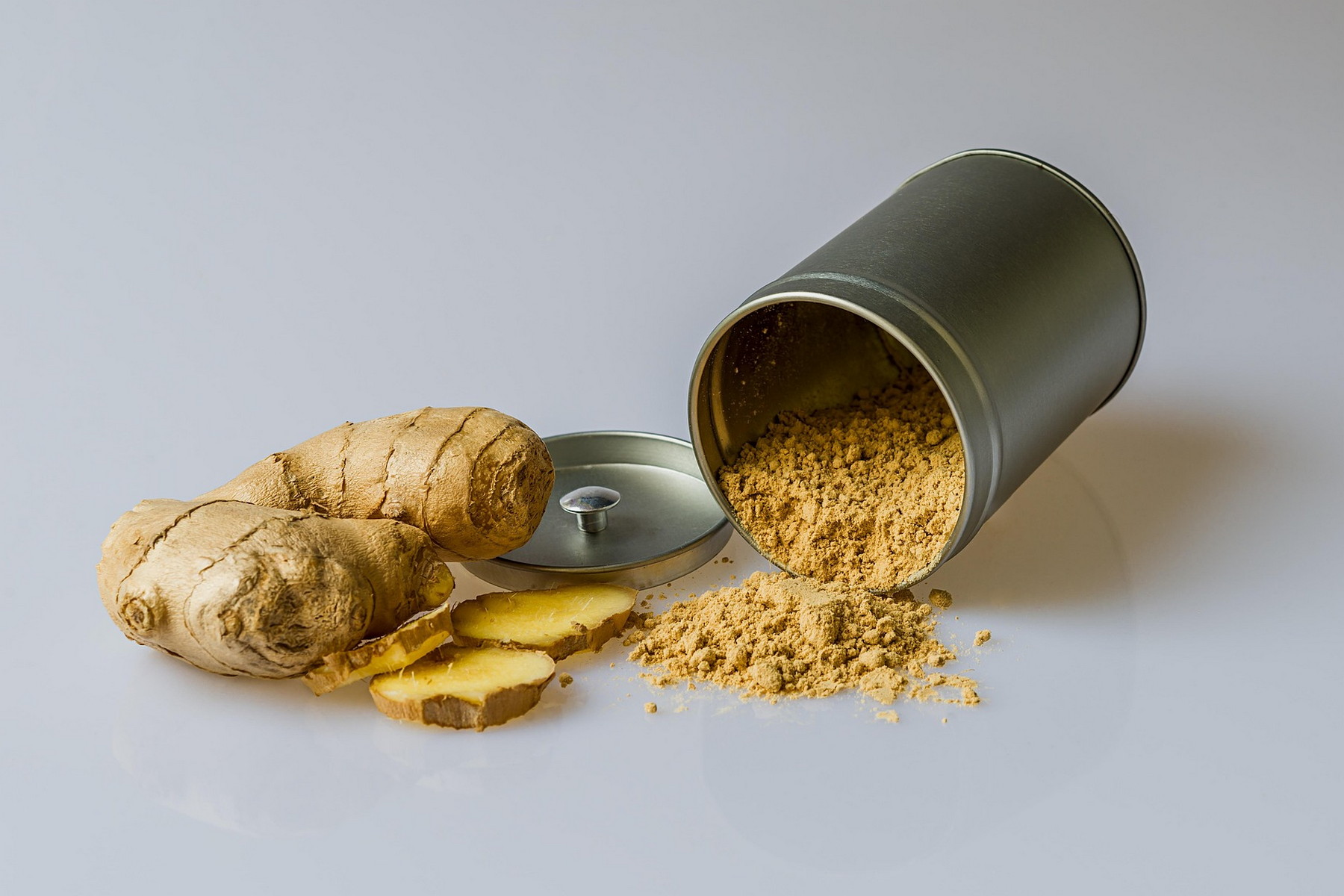 Extrakt z kurkumy a zázvoru by mohl zlepšovat hojení implantátů, likvidovat bakterie a dokonce pomáhat v boji s rakovinou kostí