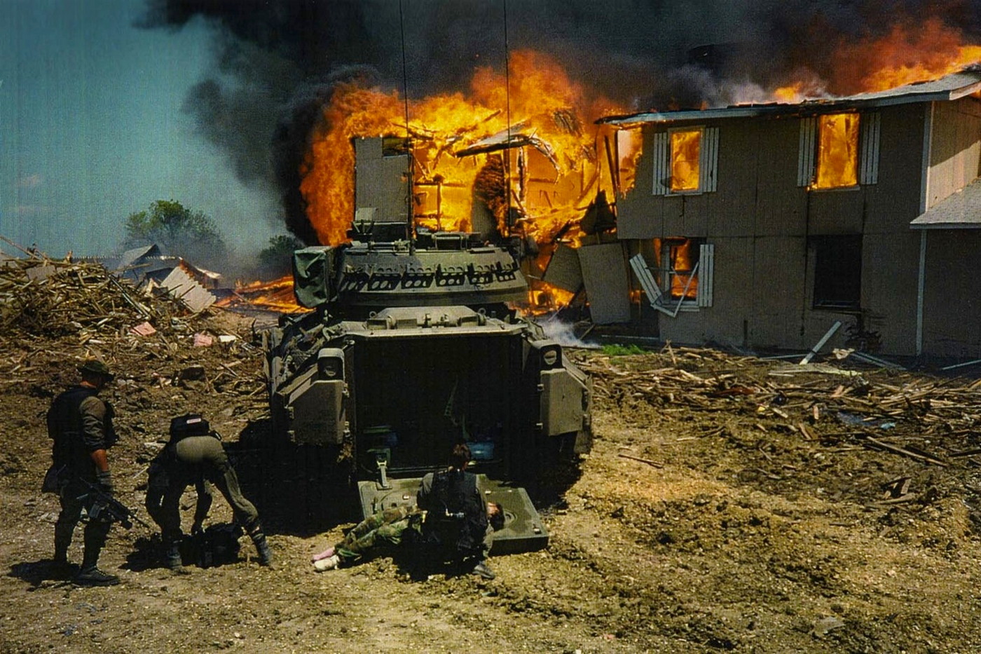 Před 33 lety skončila krvavá razie federálních agentů proti náboženské sektě v texaském Waco