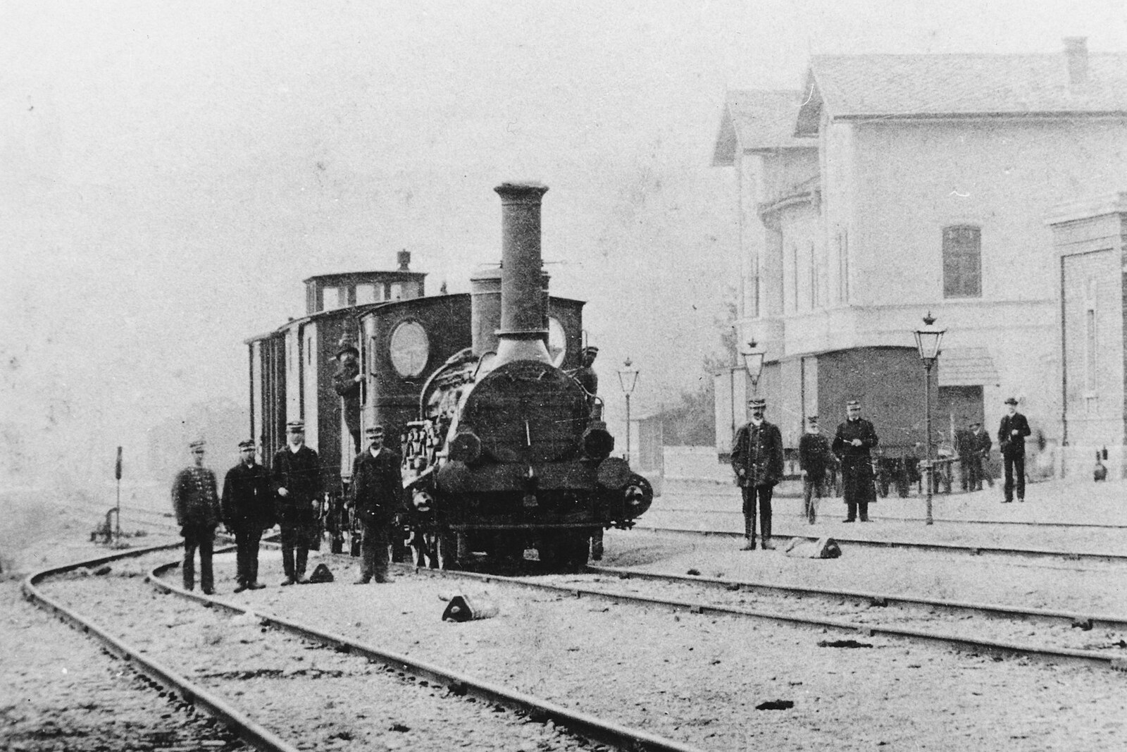 Příběh československých nádraží ukazuje, jak se proměňovala společnost i samotná železnice