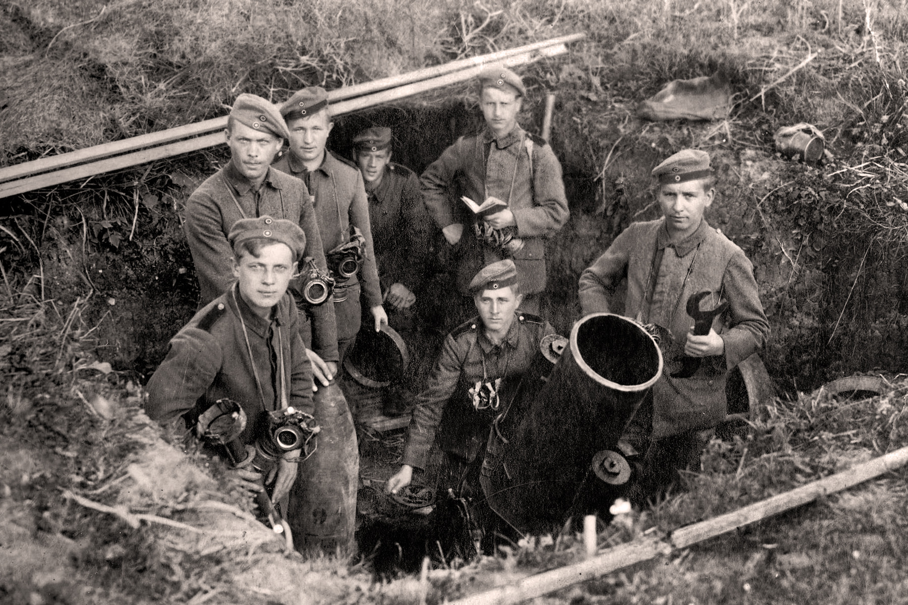 Německý minomet ráže 25 cm proměňoval bunkry v trosky, zároveň ale představoval smrtelné riziko i pro vlastní obsluhu
