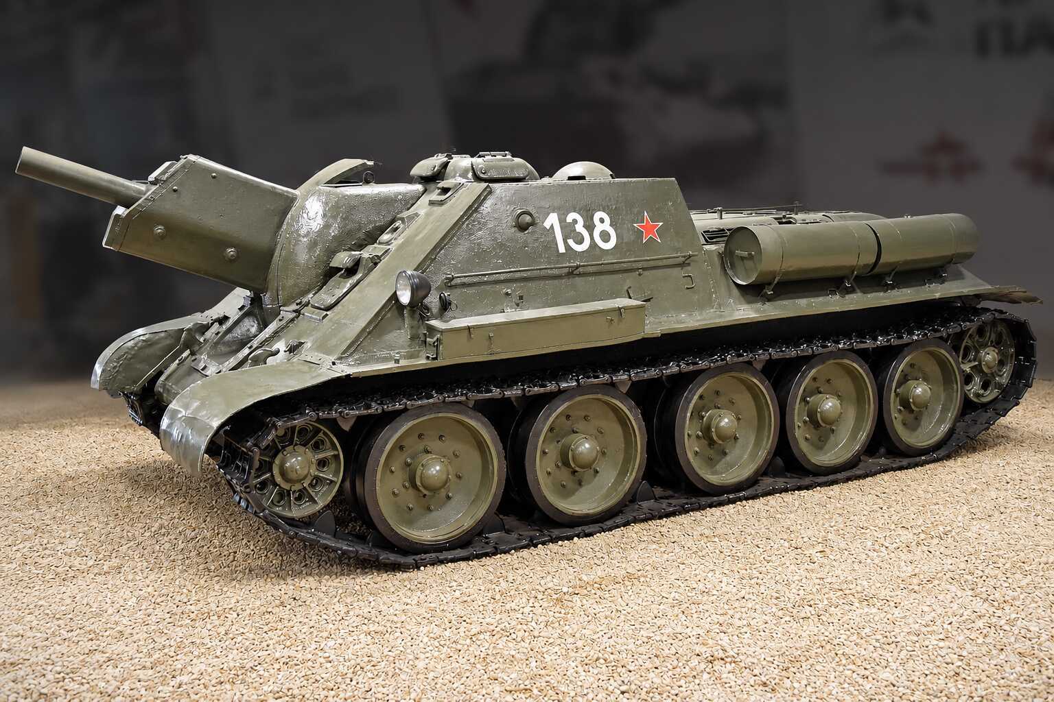Pod ochranou pancíře: Duel sovětské samohybné houfnice SU-122 a německé Wespe