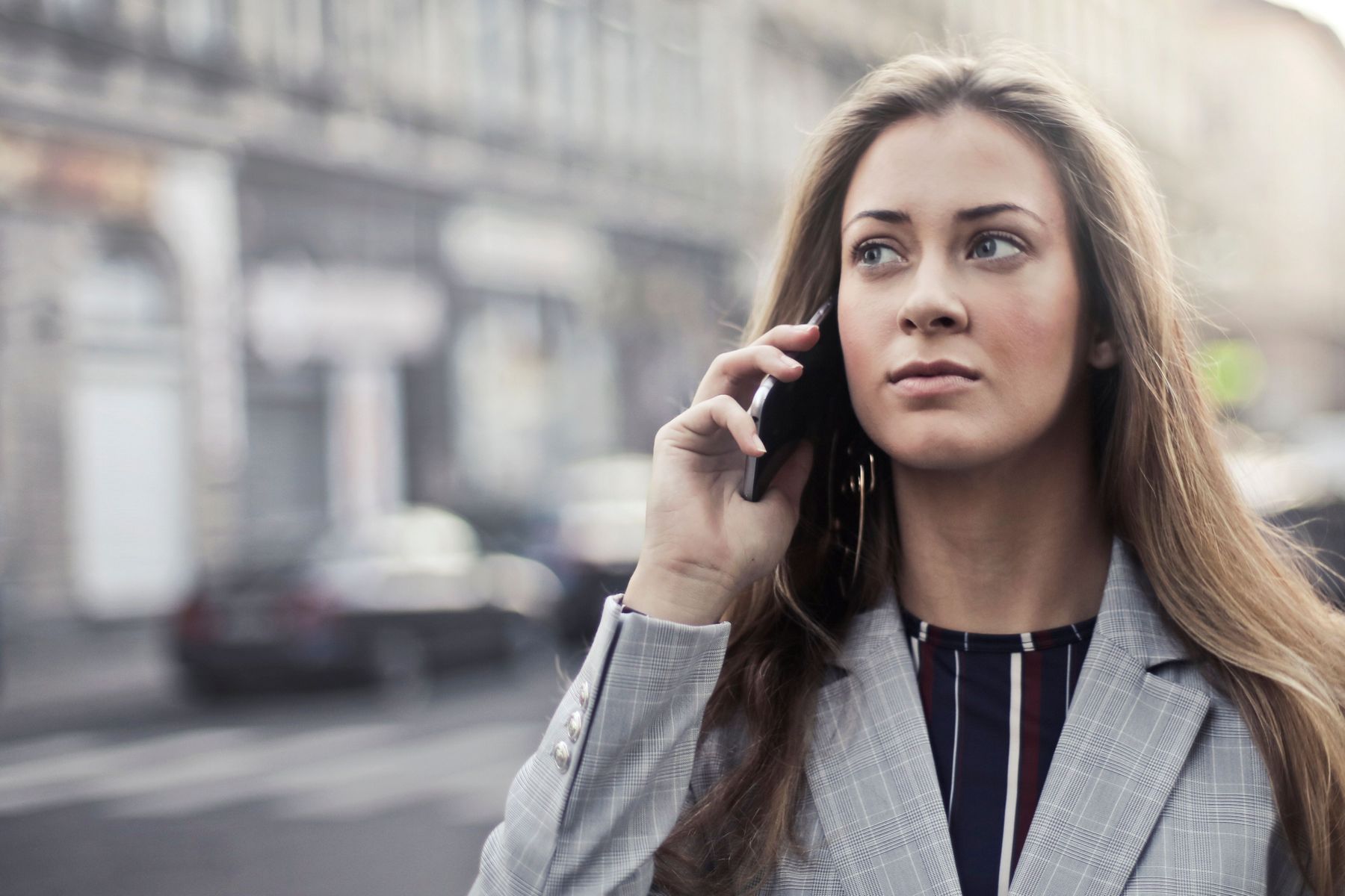 Mohou mobily způsobovat rakovinu mozku? Rozsáhlý přehled vědeckých studií nabízí poměrně uklidňující odpověď