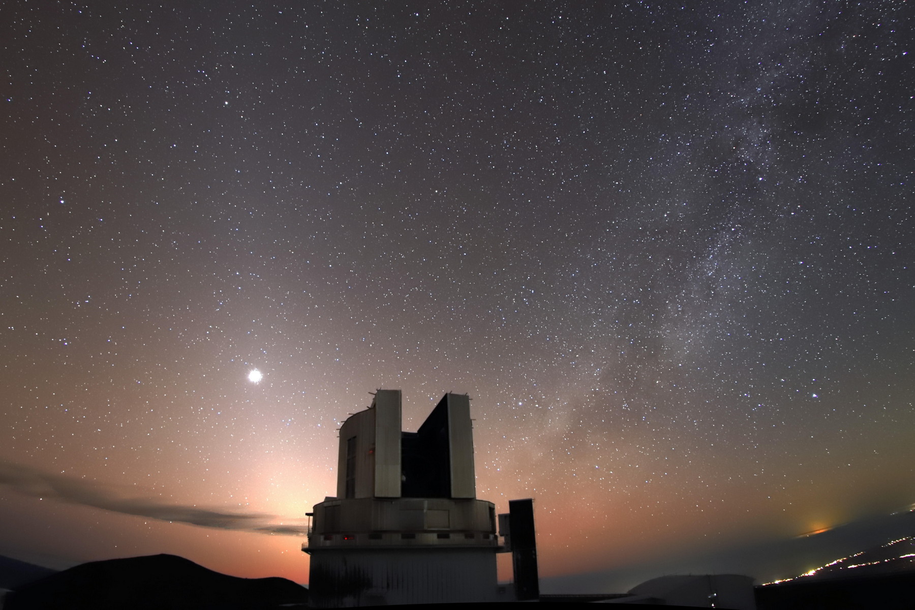 Prastaré monstrum: Rádiová galaxie z doby před 12,5 miliardami let může být nejvýkonnější, jaká kdy byla objevena