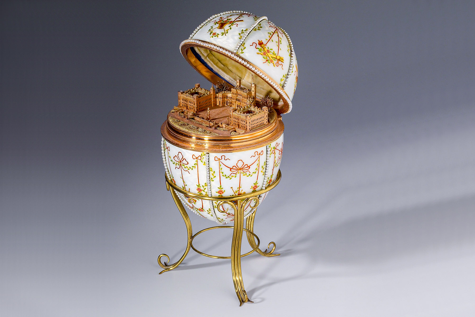 Klenot z carského dvora: Fabergého vejce s palácem Gatčina