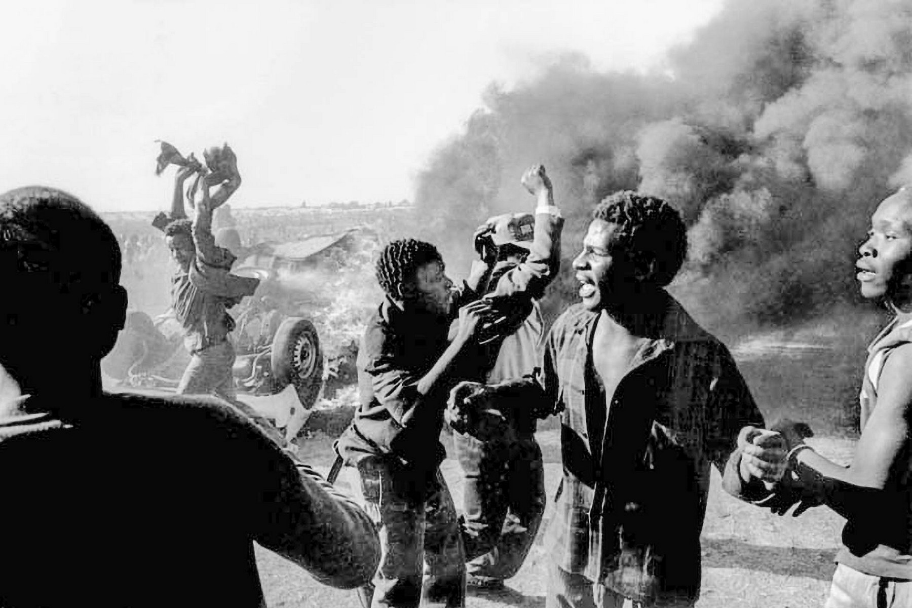 Dlouhé stíny apartheidu: Cesta Jižní Afriky od rasové segregace k demokracii