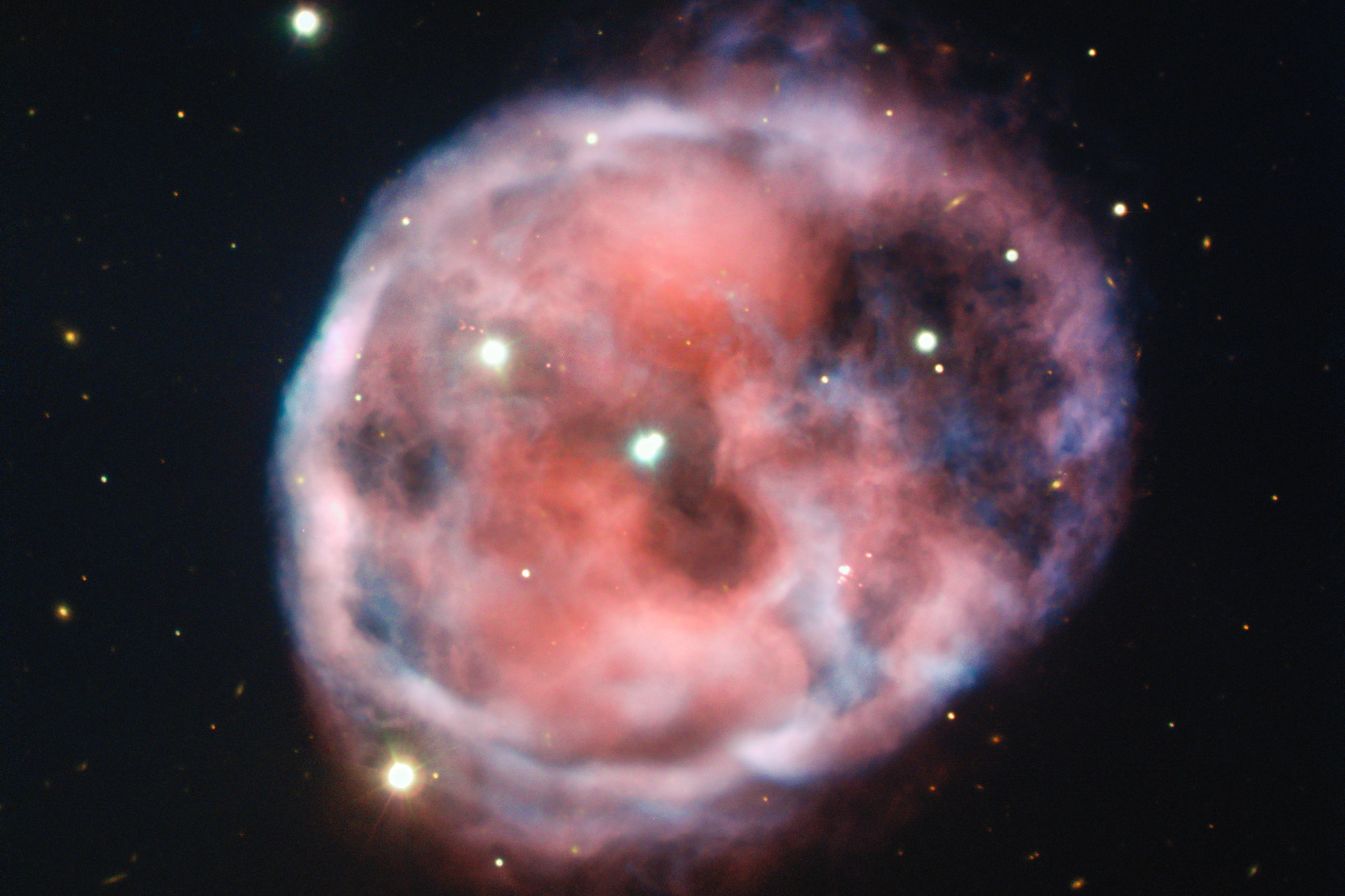 Noční obloha v prosinci: Prozkoumejte tajemnou Miru a mlhovinu Lebka