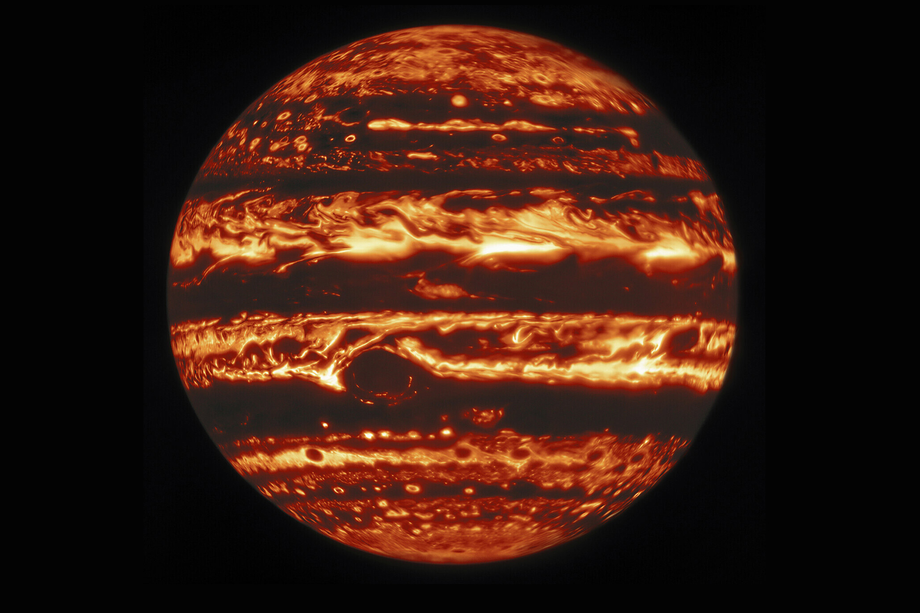 Pohled do nitra krále planet: Má Jupiter kladnou tepelnou bilanci?