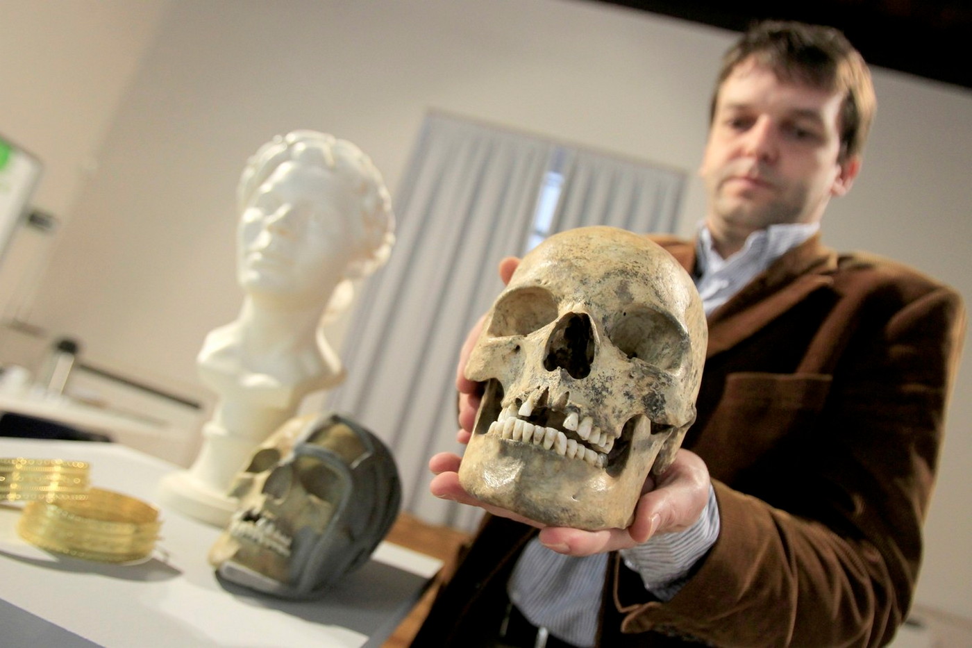 Záhadami opředená Býčí skála: Tajemné pohřebiště v Moravském krasu