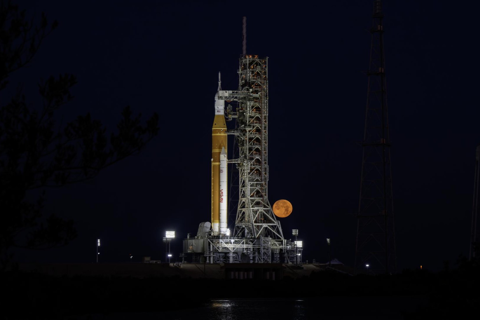 Raketa SLS absolvovala klíčový test před letem k Měsíci