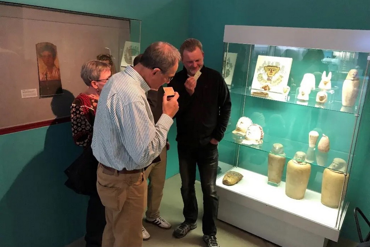 Přivoňte si k minulosti: Molekulární archeologie oživuje tisíce let staré vůně