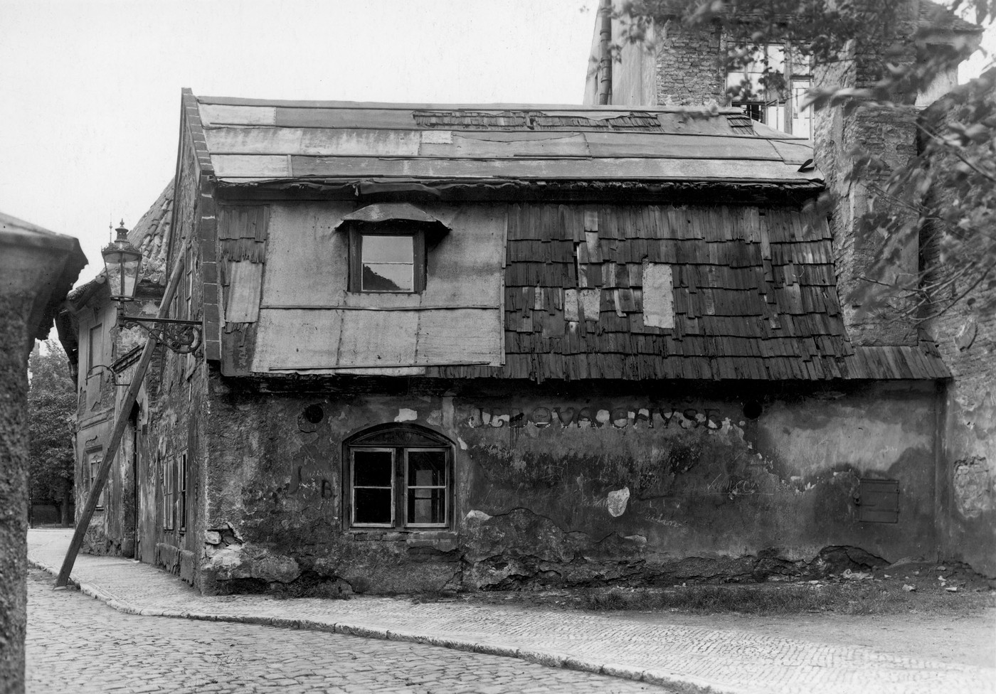 Legendární Jedová chýše: Doupě pražské spodiny i básníků první republiky