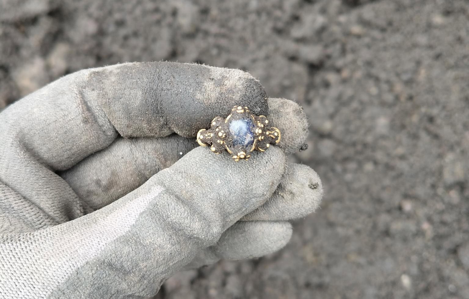 Ve starobylém norském městě Tønsberg objevili archeologové nádherný středověký prsten