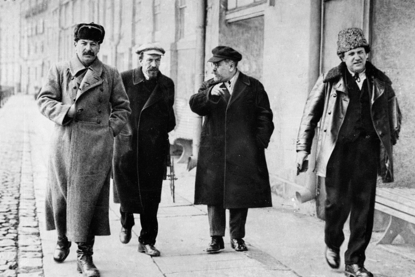 Z hrdinů bolševické revoluce vlastizrádci: První vlna čistek v Rudé armádě