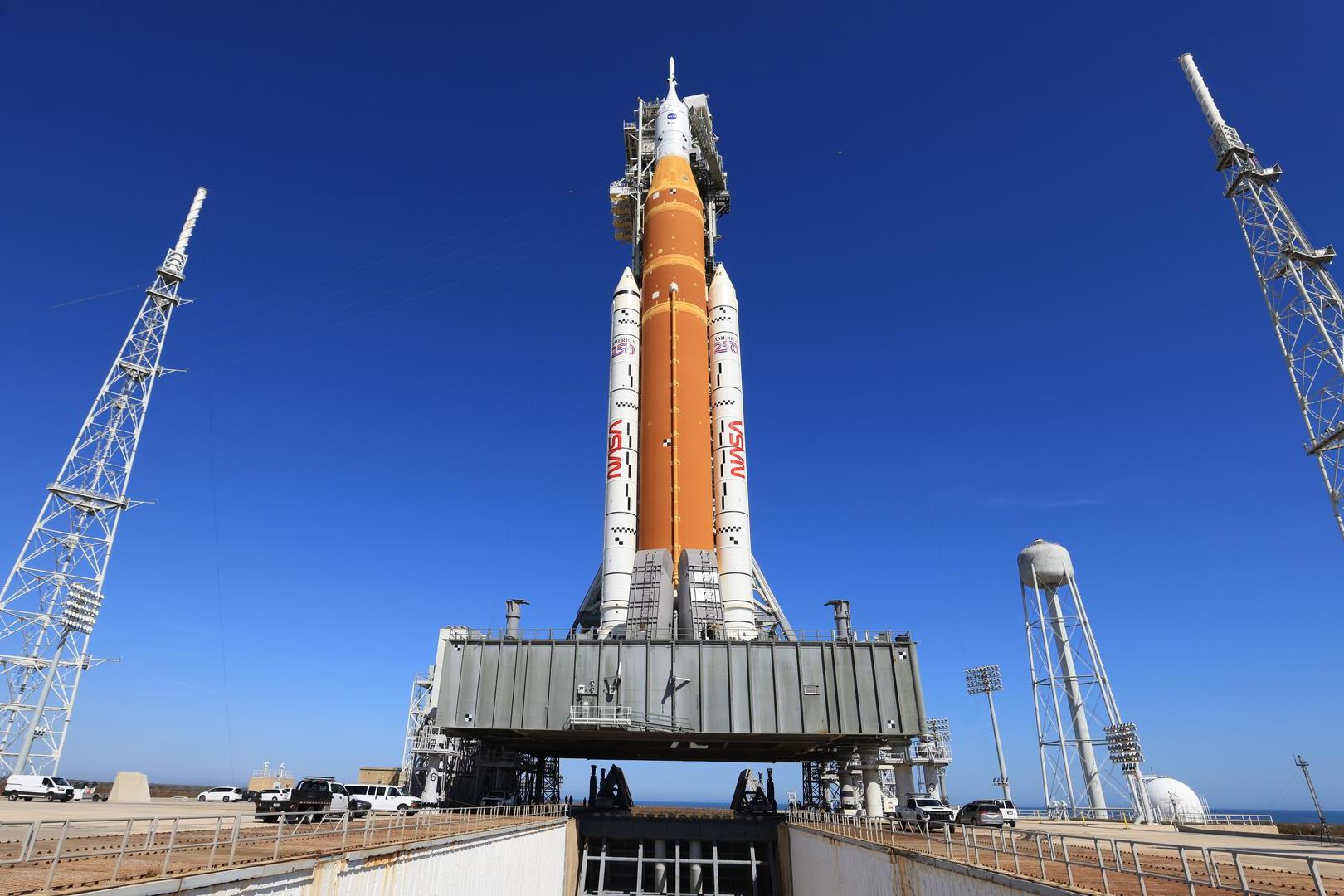 Další odklad cesty k Měsíci: NASA opět řeší problém s raketou SLS