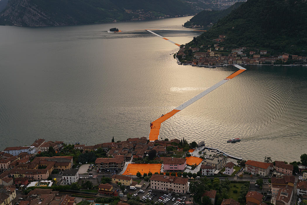 The Floating Piers (Plovoucí mola)