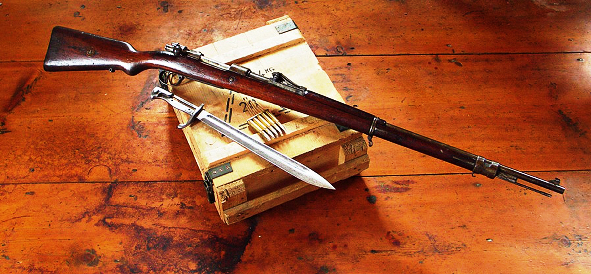 Mauser M 98 s bajonetem a sadou nábojů