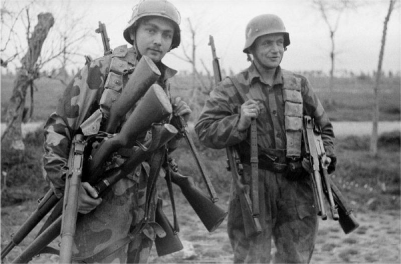 Příslušníci polních jednotek Luftwaffe