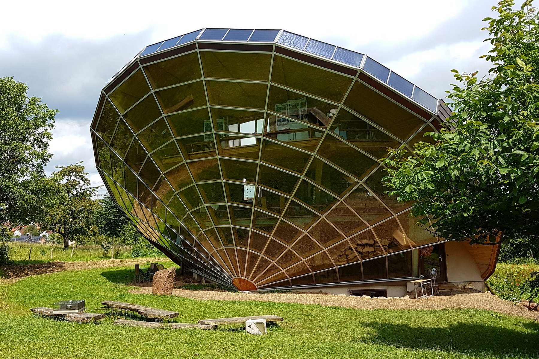 Где находится дом разбитой посуды который построил вассер