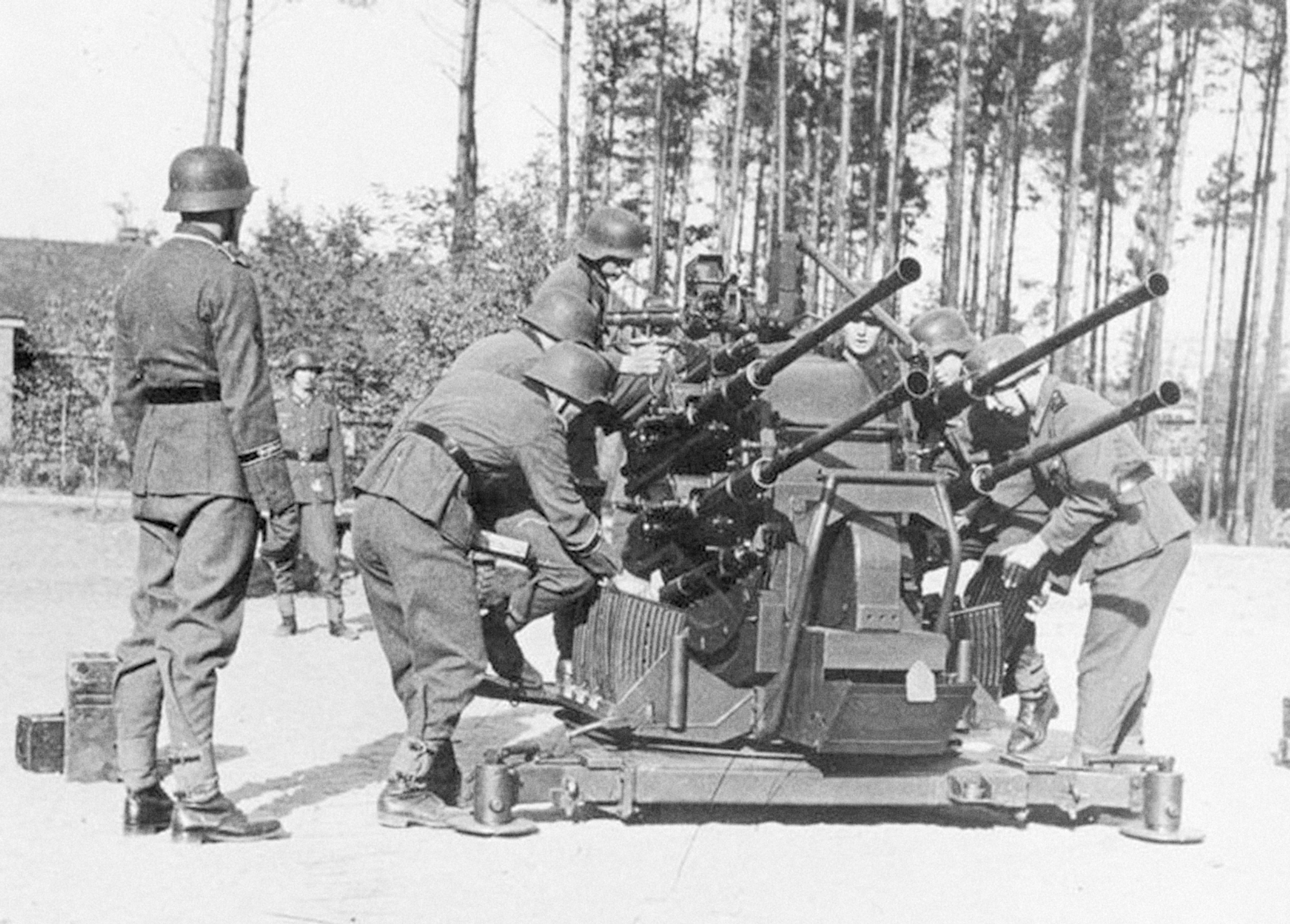 20 вермахта. Немецкая зенитка Flak 38. Flak 38 немецкая 20мм пушка. Зенитная пушка Flak 30\38. Немецкое 20-мм зенитное орудие Flak-38.