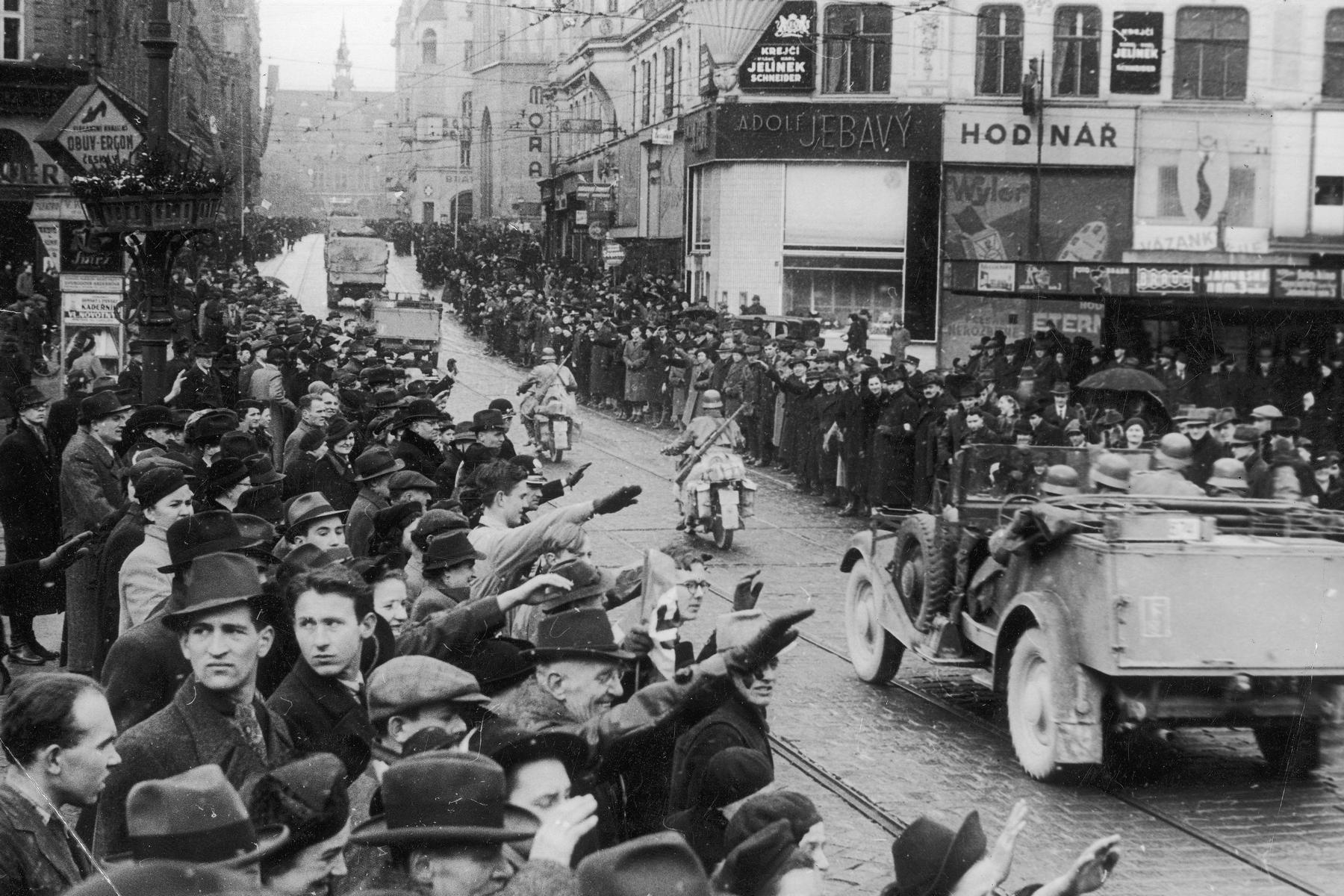 Jak se žilo za protektorátu? Potraviny na příděl, zavřené univerzity a všudypřítomná propaganda