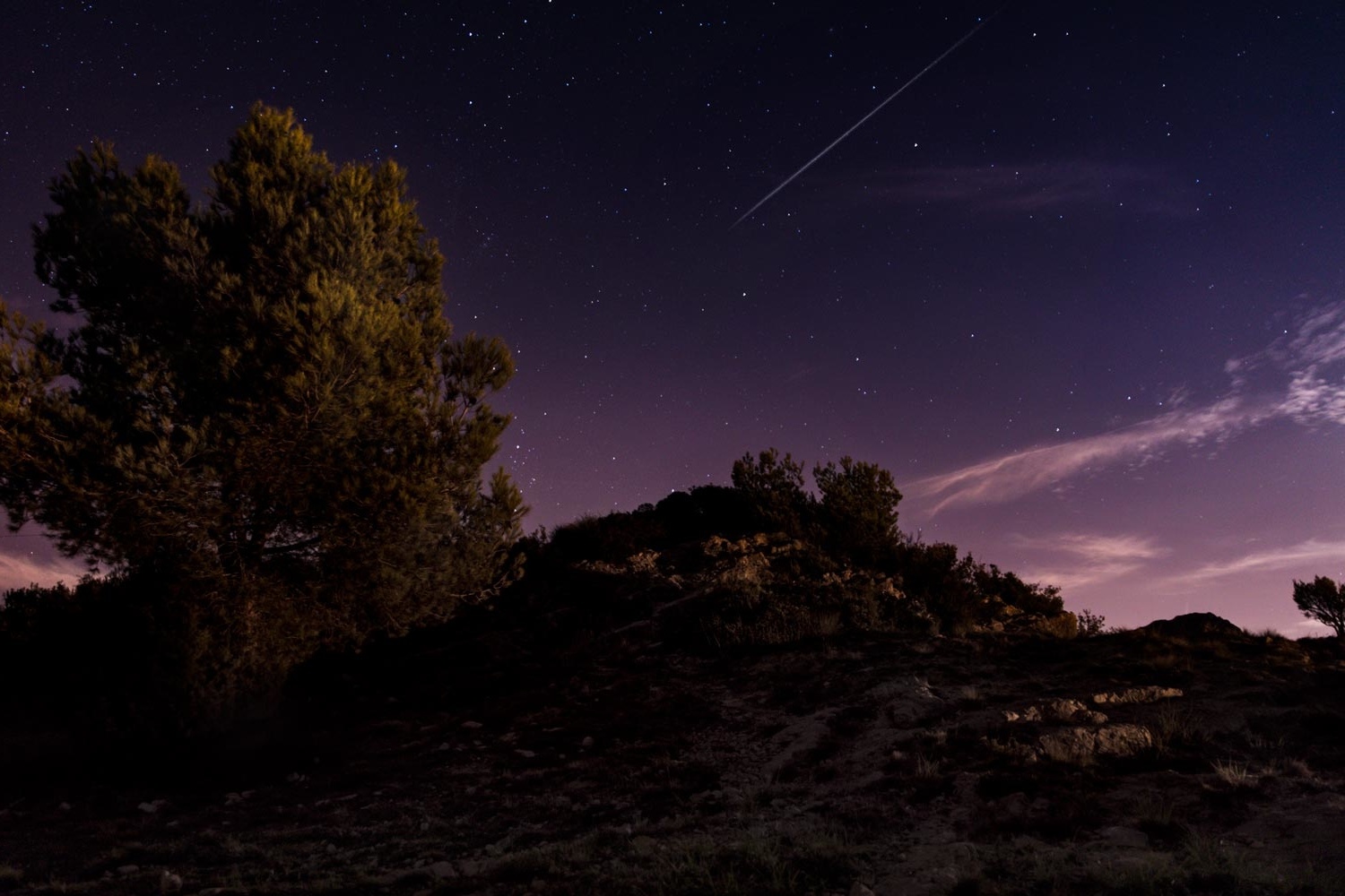 Noční obloha v srpnu: Perseidy, dvojhvězdy, hvězdokupy i okouzlující mlhoviny
