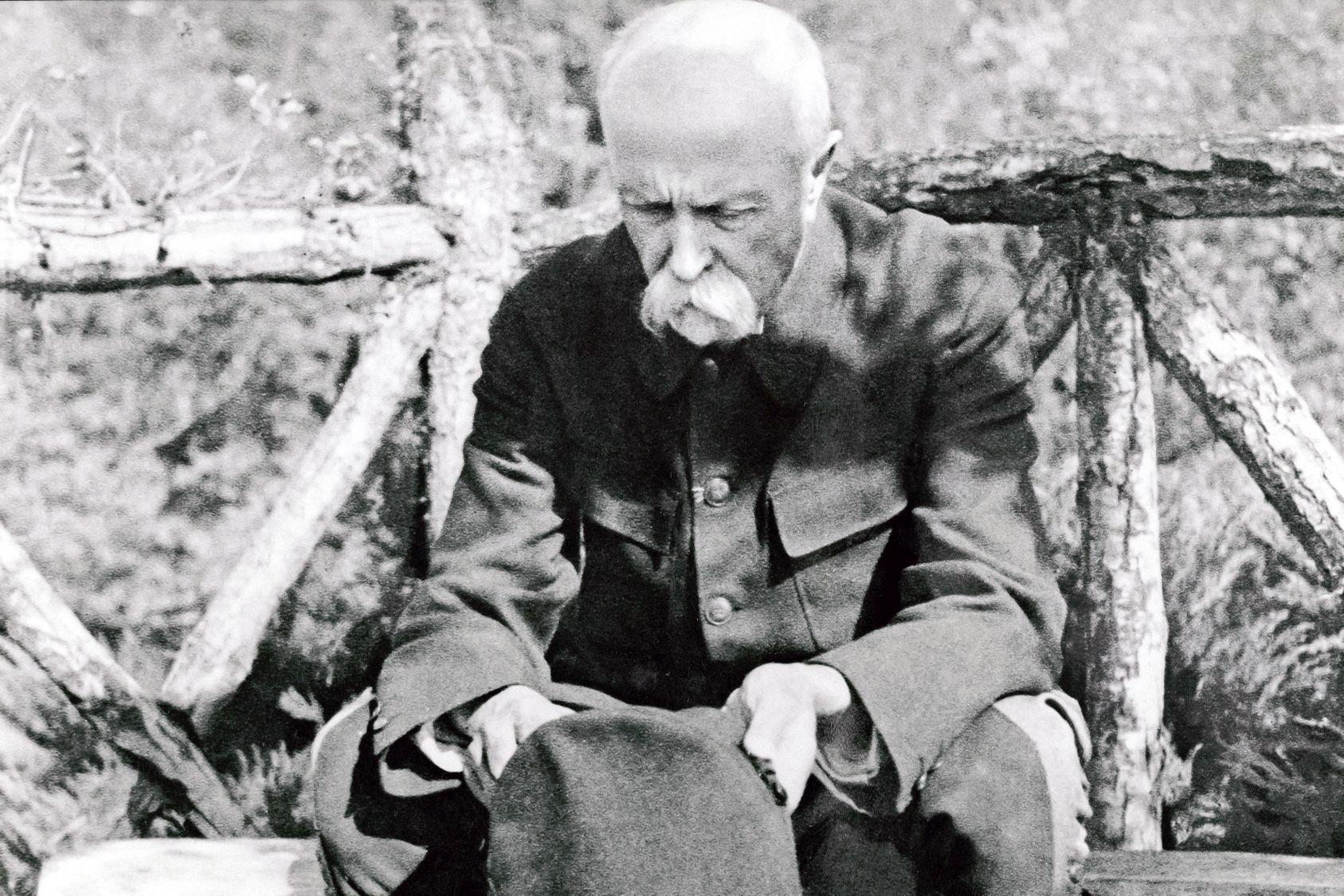 Lorsqu’un chef d’État tombe malade : Quelle maladie afflige Masaryk, Beneš ou Hácha ?
