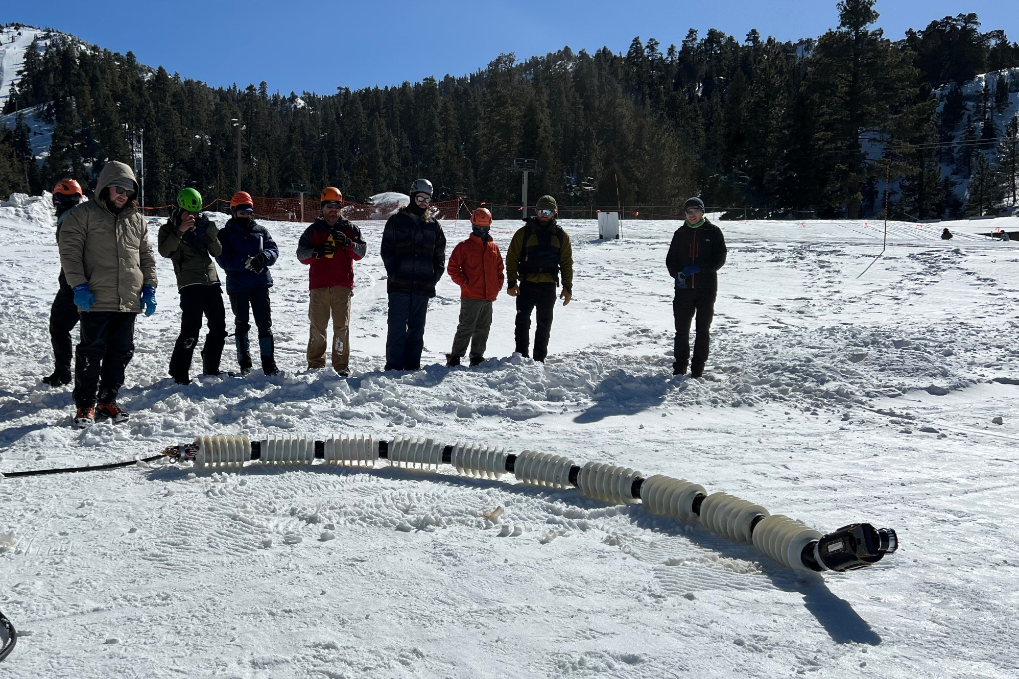 NASA plánuje vyslat na ledové měsíce unikátního robotického hada