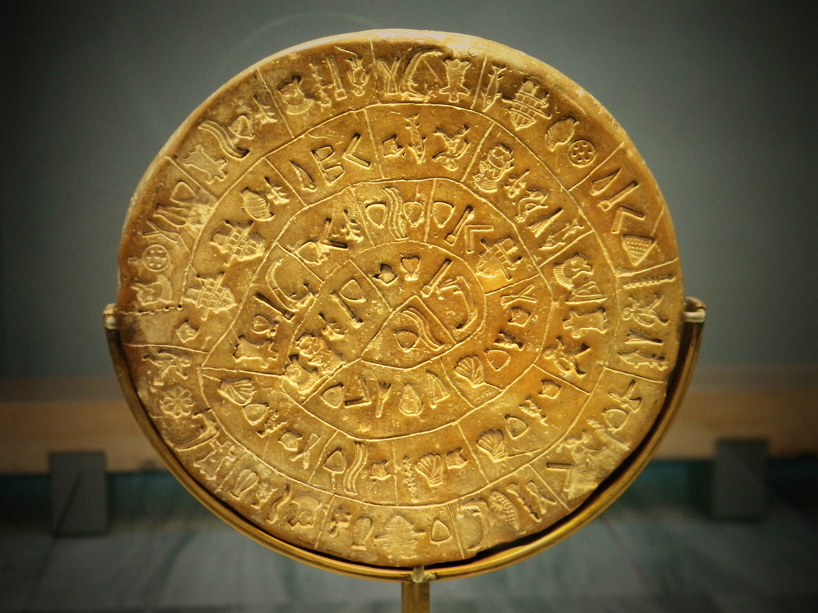 Záhadami opředený disk z Faistu První „cédéčko“ bylo z jílu 100+1