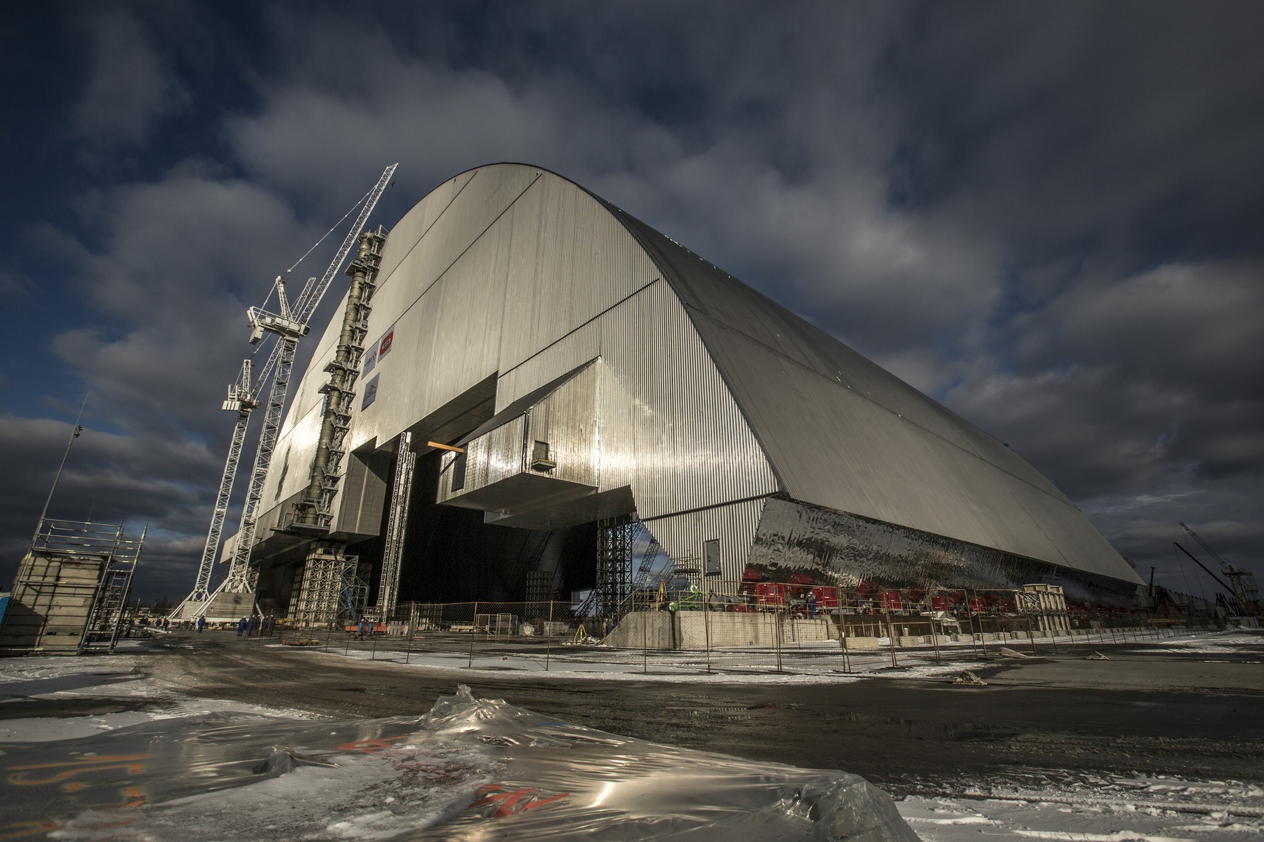 Cernobyl Zakryl Novy Sarkofag Ma Branit Uniku Radiace Nejmene 100 Let 100 1 Zahranicni Zajimavost
