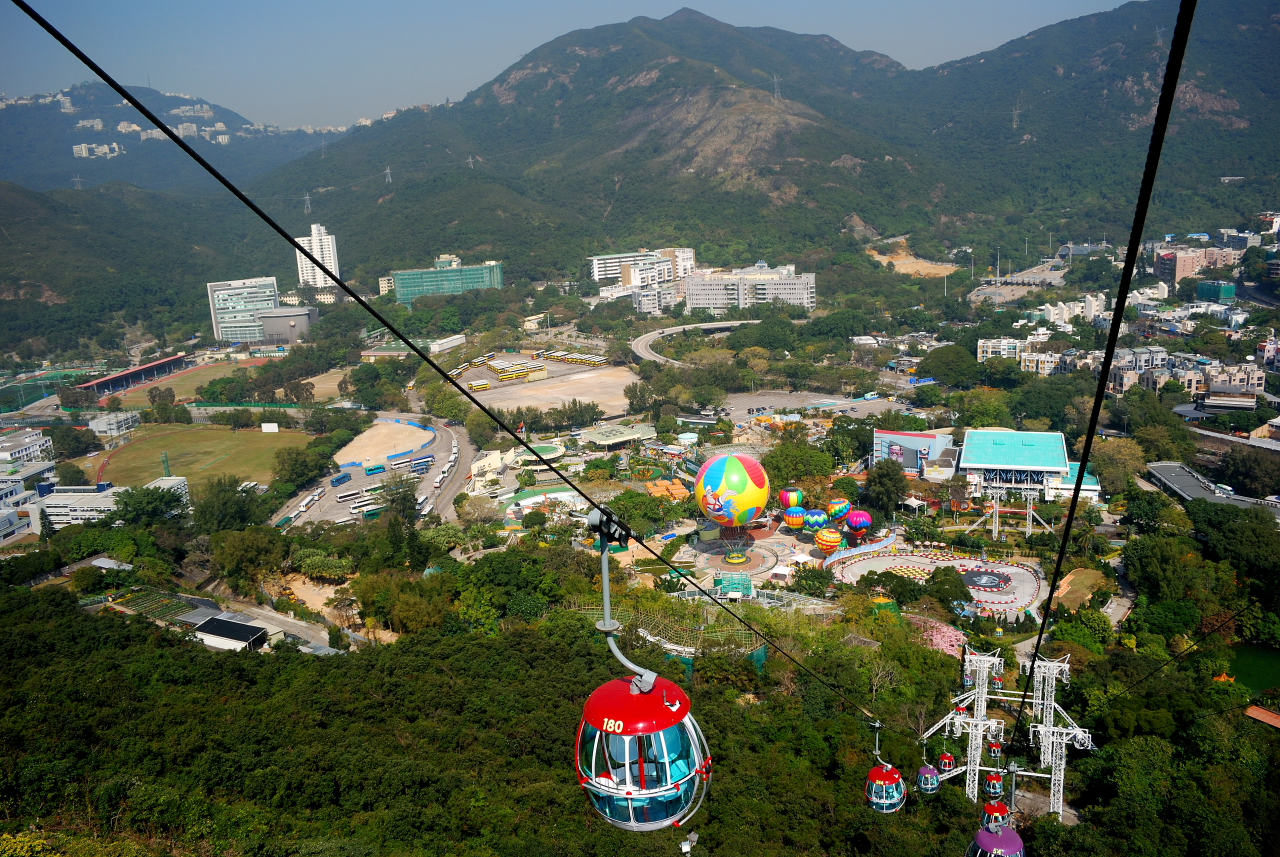 Zábavní centrum - Jedno z mála míst Hongkongu, kterému nedominují výškové budovy – zábavní centrum Ocean Park 