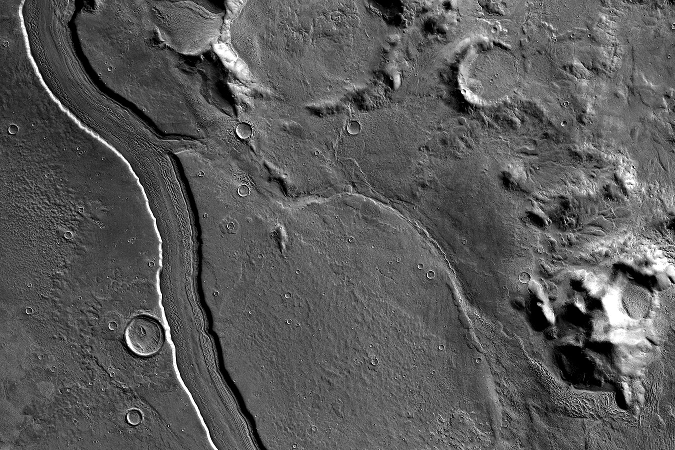 Současní badatelé věří, že marsovské údolí Reull Vallis kdysi skutečně pokrývala voda.