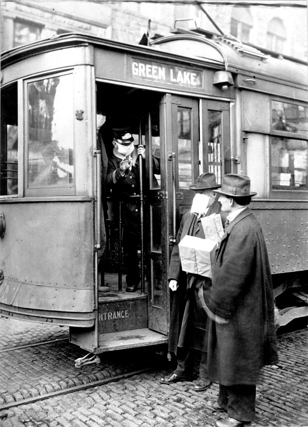 <p>V americkém Seattlu nesměli lidé během pandemie bez roušky ani nastoupit do tramvaje.</p>