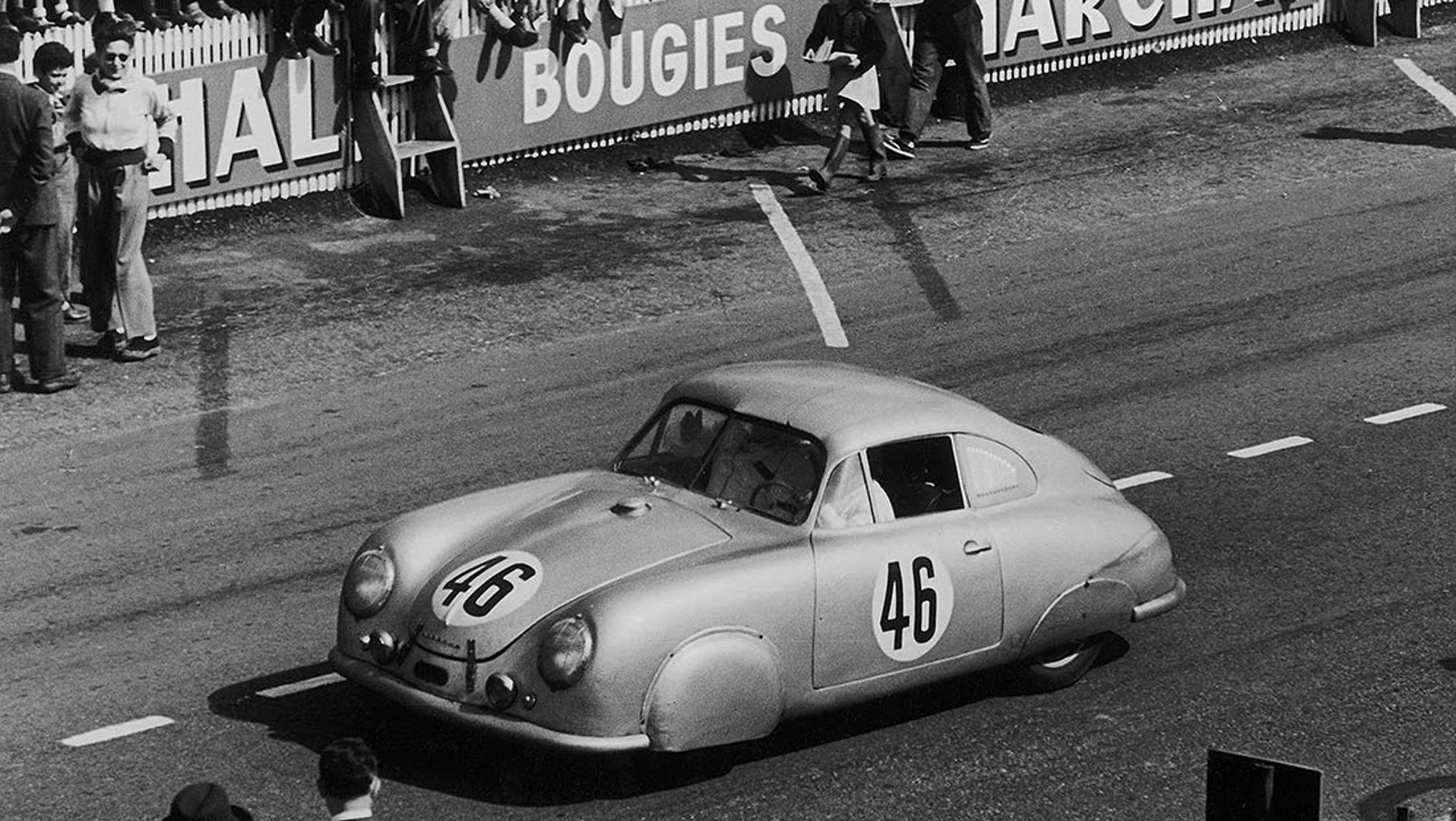 <p>Porsche 356 na závodech v Le Mans v roce 1949.</p>