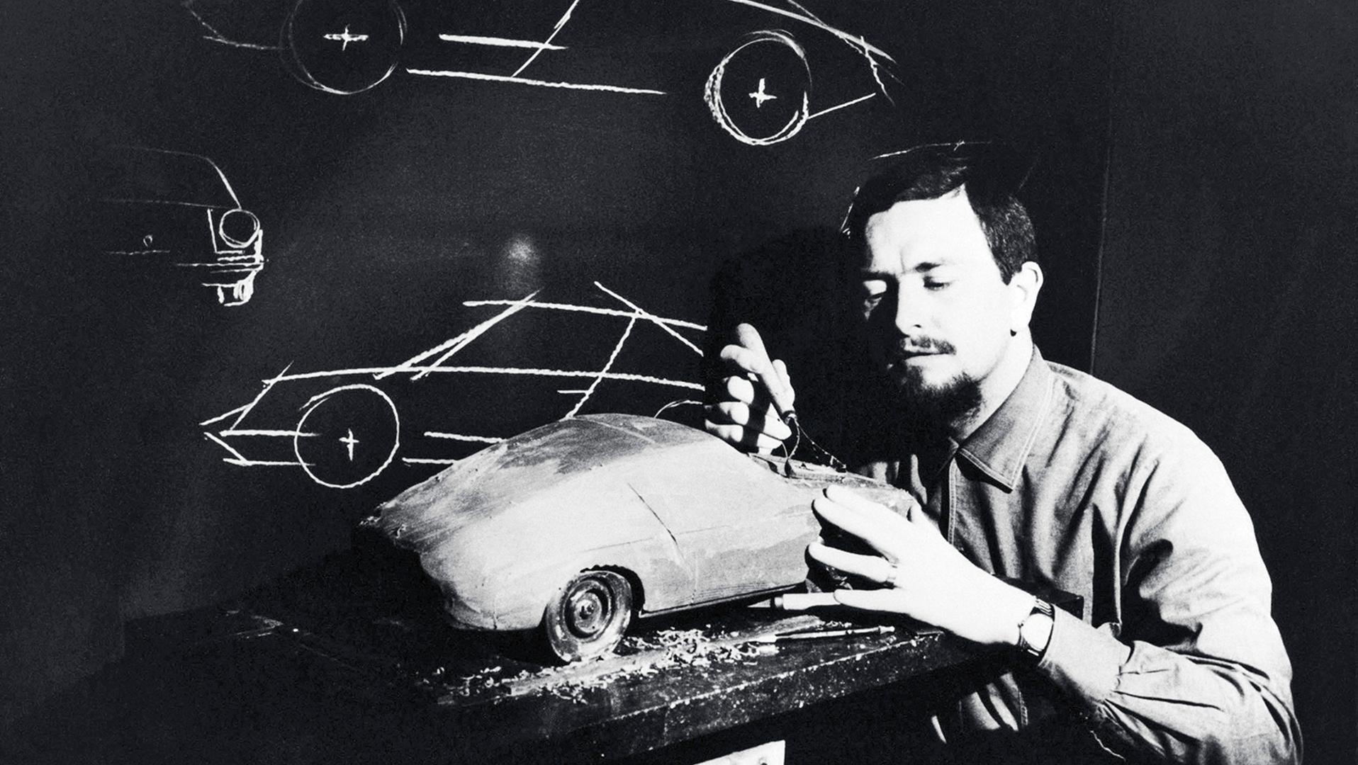 <p>Vnuk Ferdinanda Porscheho Ferdinand Alexander se proslavil jako tvůrce legendárního modelu 911.</p>
