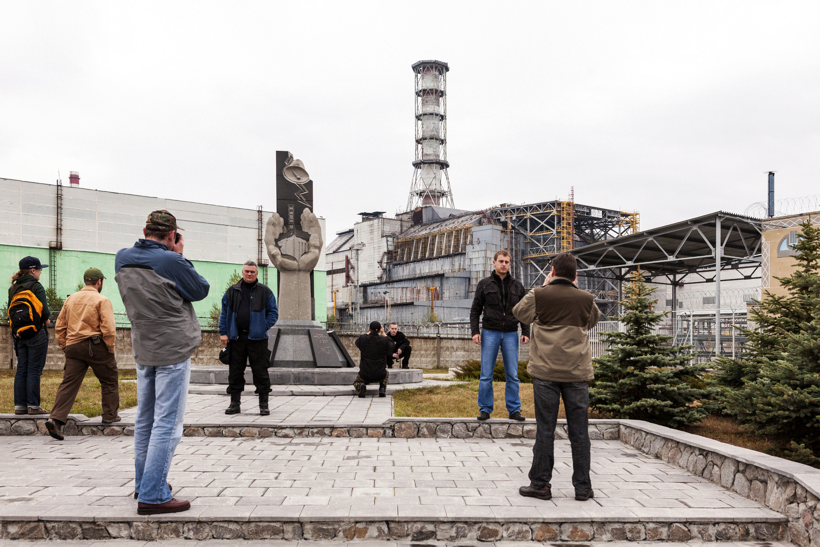 <p>Katastrostrofická turistika je vítaným zdrojem peněz v jinak churavé ukrajinské ekonomice. Průvodci však doporučují ničeho se nedotýkat, včetně zeleně. Ta je totiž výrazně radioaktivnější než okolní prostory.</p>
