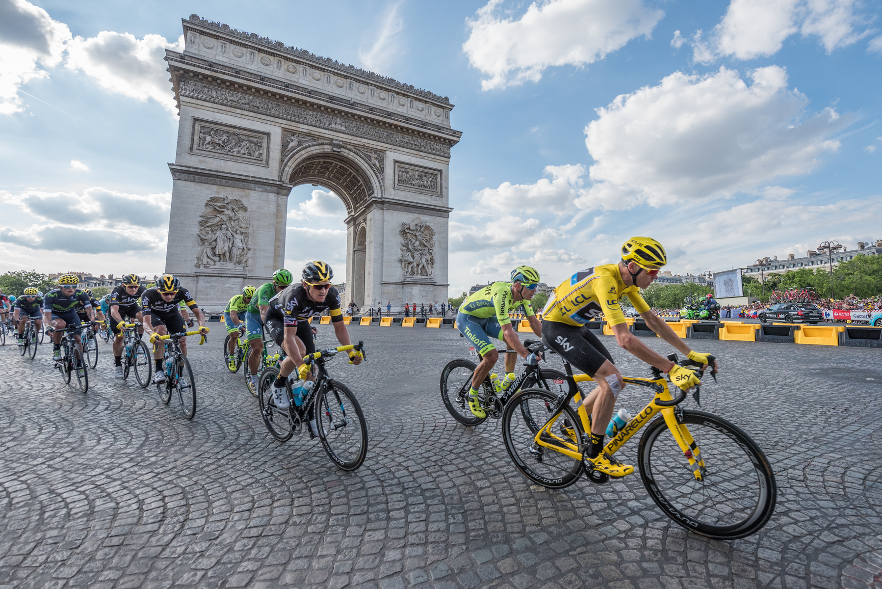 <p>Slavné cyklistické klání Tour de France se jede 23 dnů a závodníci při něm spotřebovávají zhruba pětinásobek klidové energie.</p>