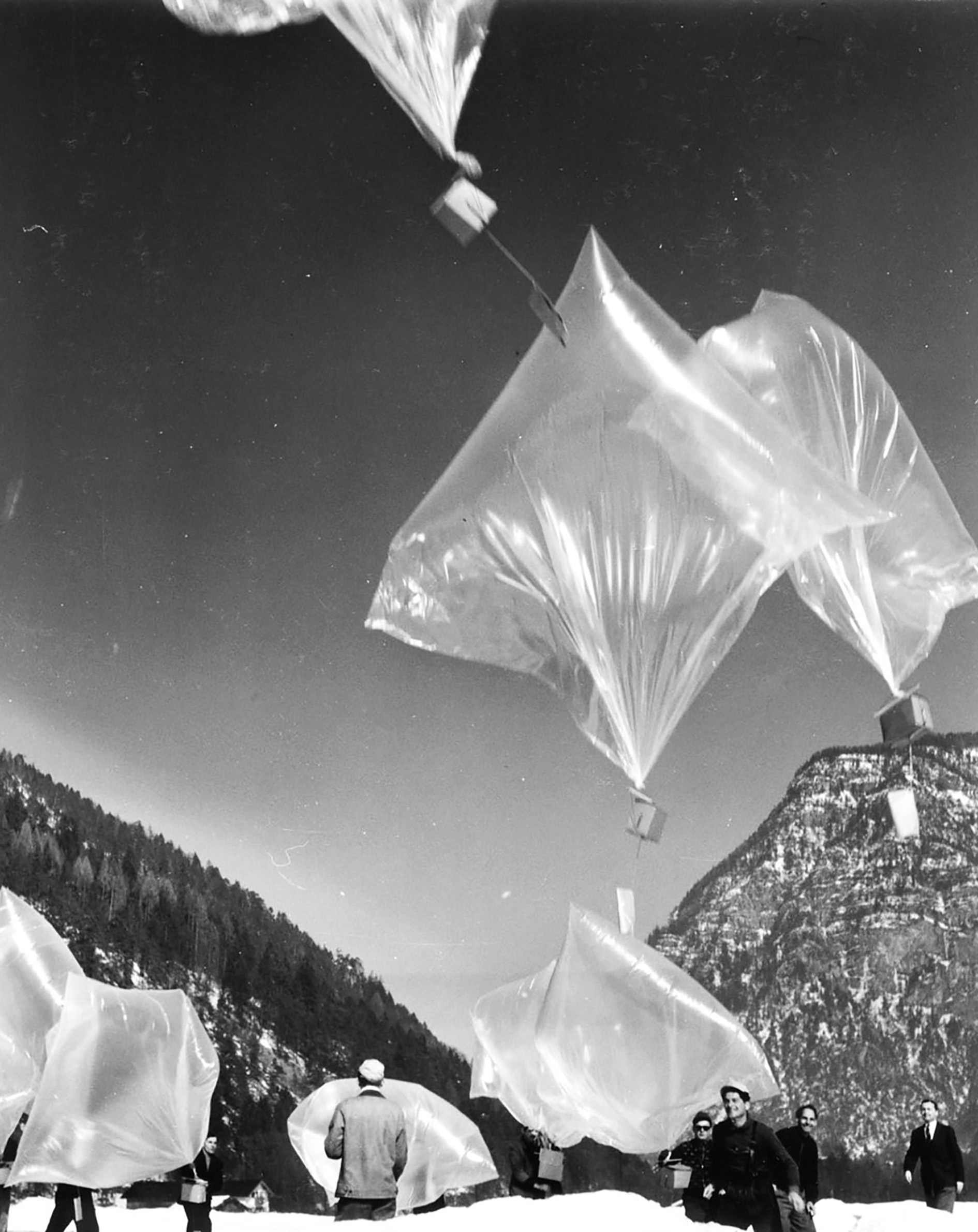 <p>Vypouštění balonů v Bavorsku, 1954.</p>