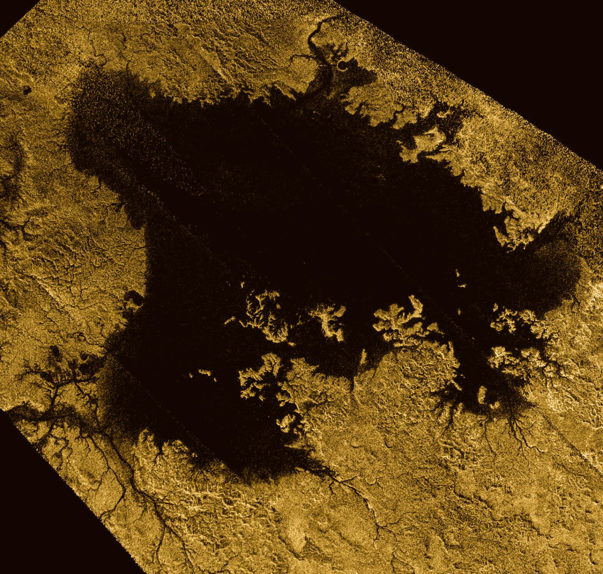 <p>Sonda Cassini objevila metanová jezera na Titanu.</p>