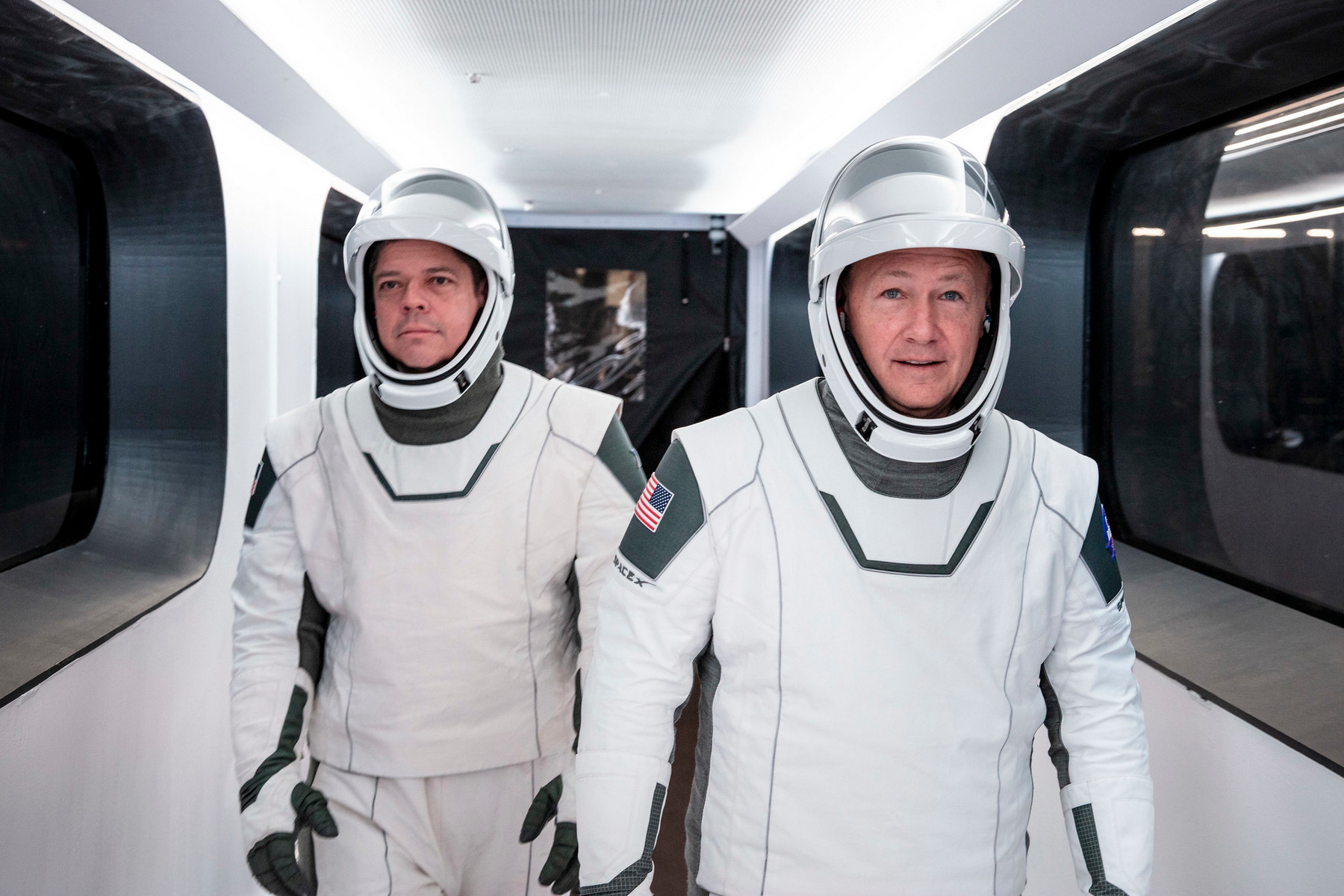 <p>Astronauti NASA <strong>Robert Behnken</strong> a <strong>Douglas Hurley</strong> s novou lodí Crew Dragon odstartovali do vesmíru.</p>