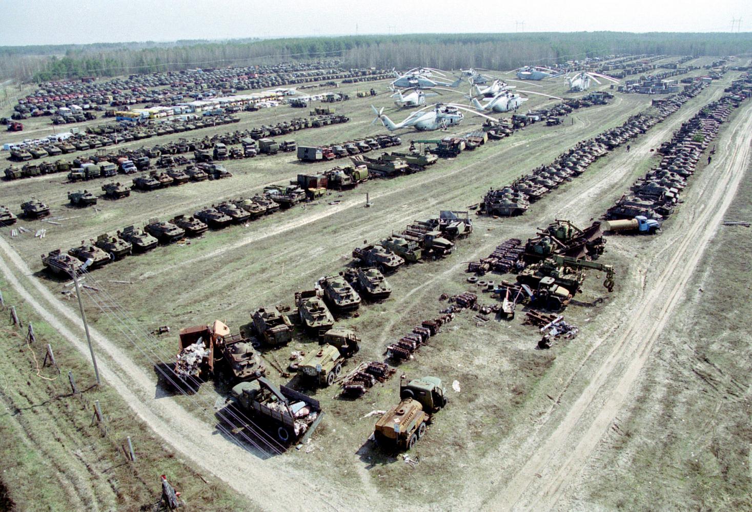 <p>Obrovský hřbitov armádních a hasičských vozidel, kterému vévodí vojenské vrtulníky, se jmenuje Rassokha. Leží nedaleko černobylské elektrárny a odpočívá na něm kontaminovaná technika, která sloužila při likvidaci havárie a budování betonového sarkofágu okolo reaktoru.</p>