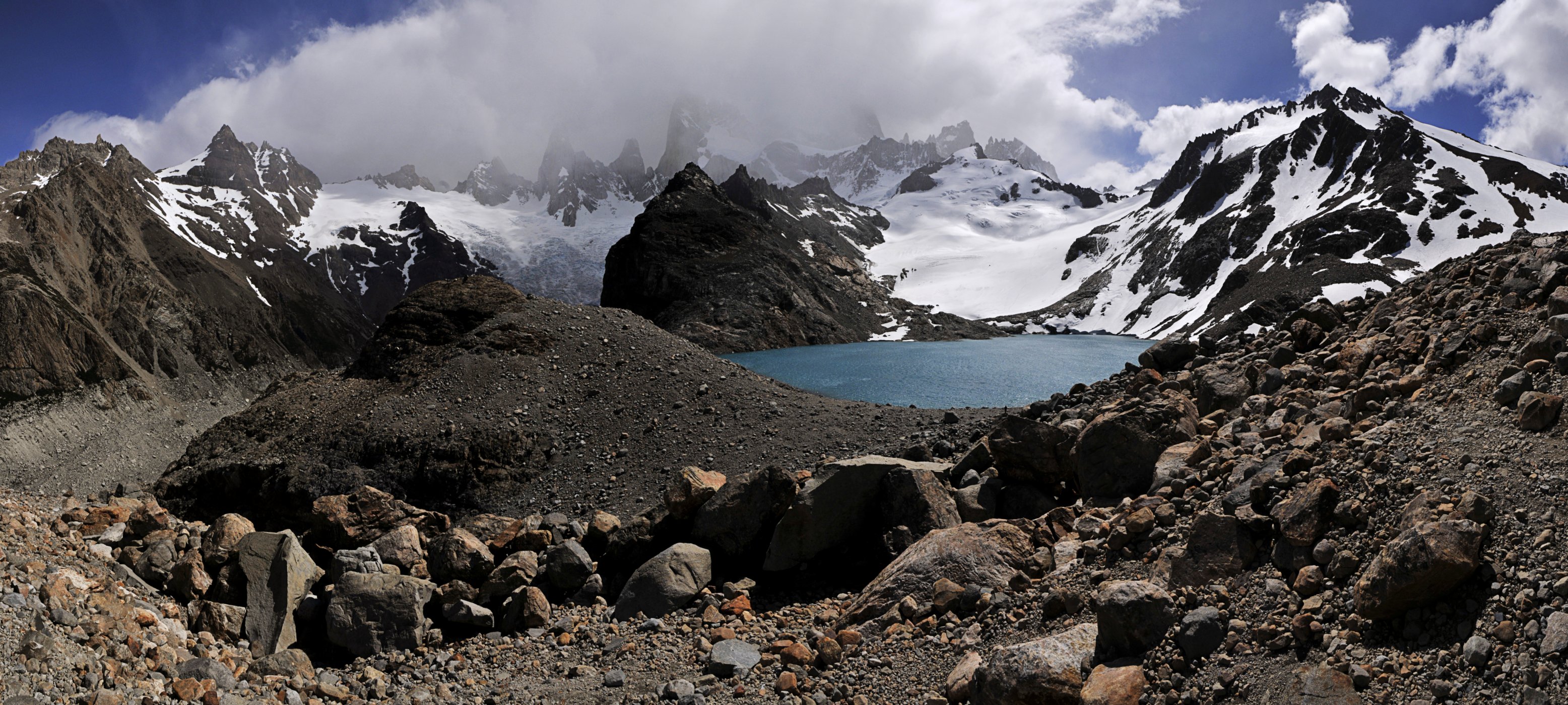 <p><strong>Laguna de los Tres</strong> s masivem hory <strong>Fitz Roy</strong>.</p>